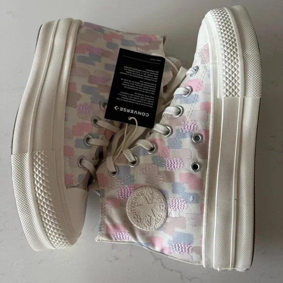 NIB Converse Chuck Taylor All Star Lift printed Sneakers in Artic Size: 6